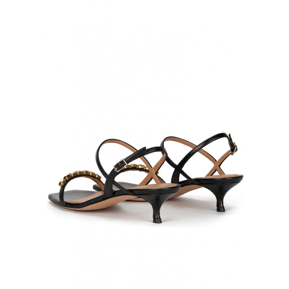 pura lópez Sandalias de tacón medio en piel color negro con cristales Ofertas