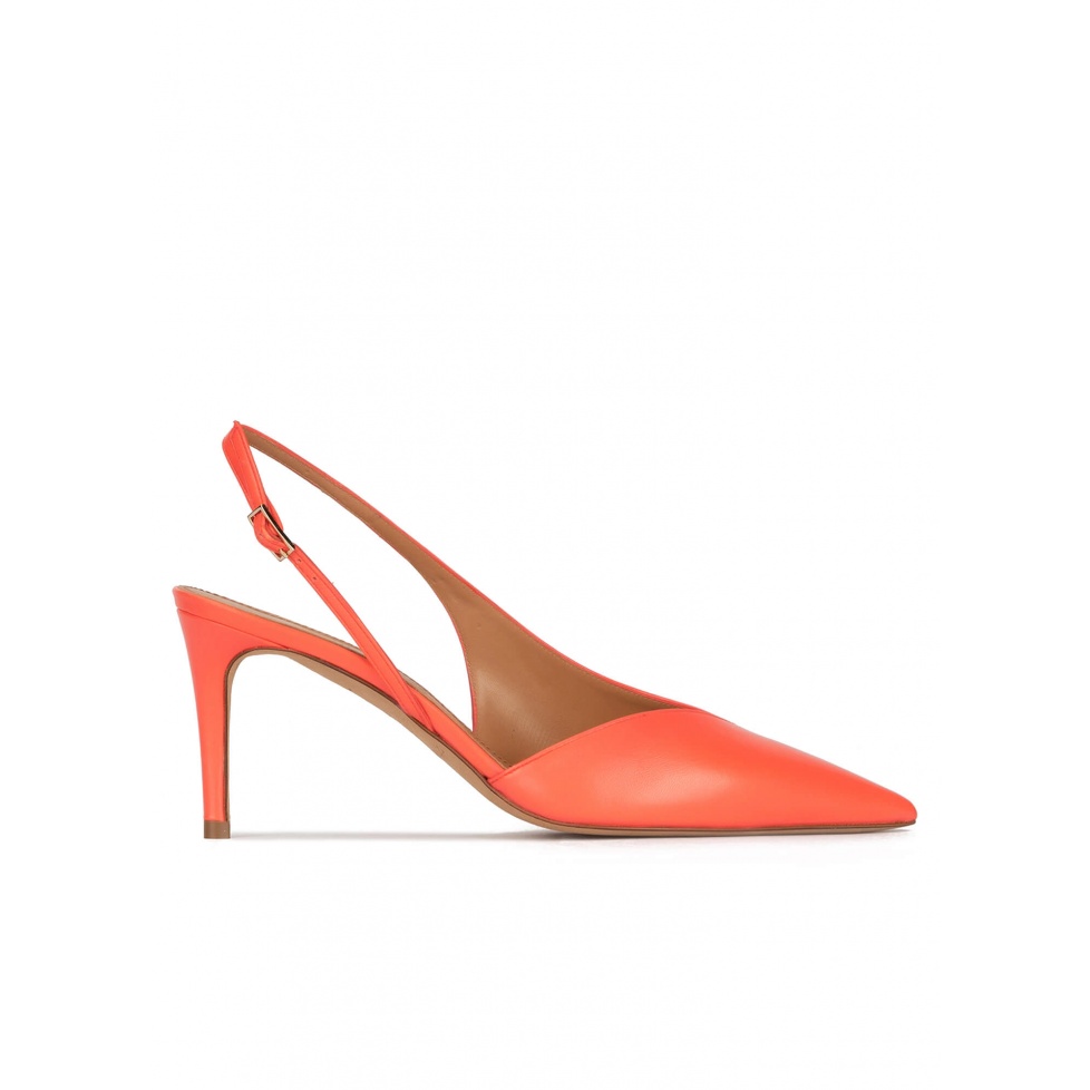 pura lópez Zapatos asimétricos de punta fina y tacón medio en piel coral