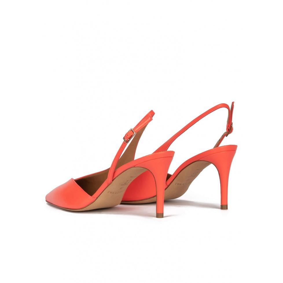 pura lópez Zapatos asimétricos de punta fina y tacón medio en piel coral Liquidación