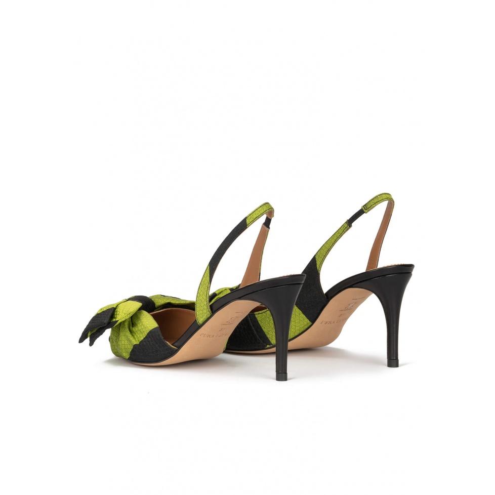 pura lópez Zapatos destalonados de tacón medio en verde y negro con lazo Rebajas online