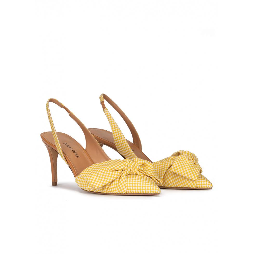 pura lópez Zapatos destalonados de tacón medio en tejido amarillo a cuadros Rebajas top