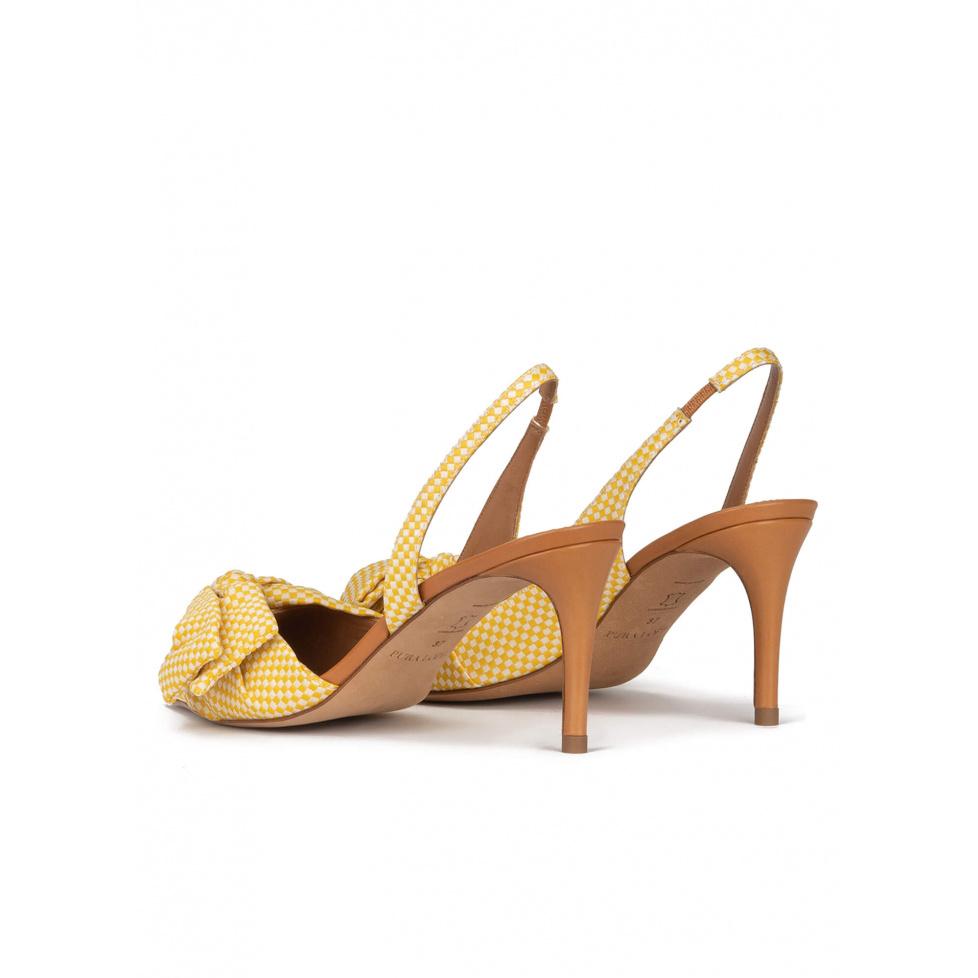 pura lópez Zapatos destalonados de tacón medio en tejido amarillo a cuadros Rebajas top