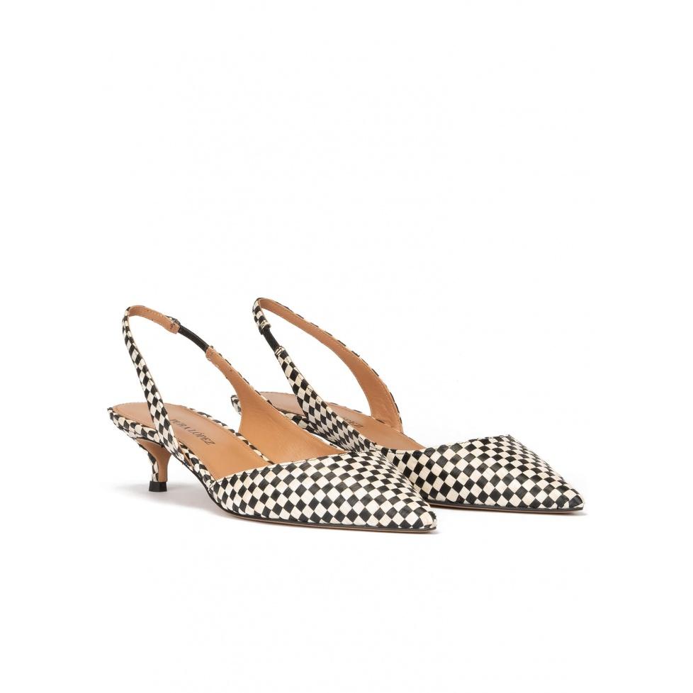pura lópez Zapatos destalonados de punta fina a cuadros blancos y negros COMPRAR AHORA