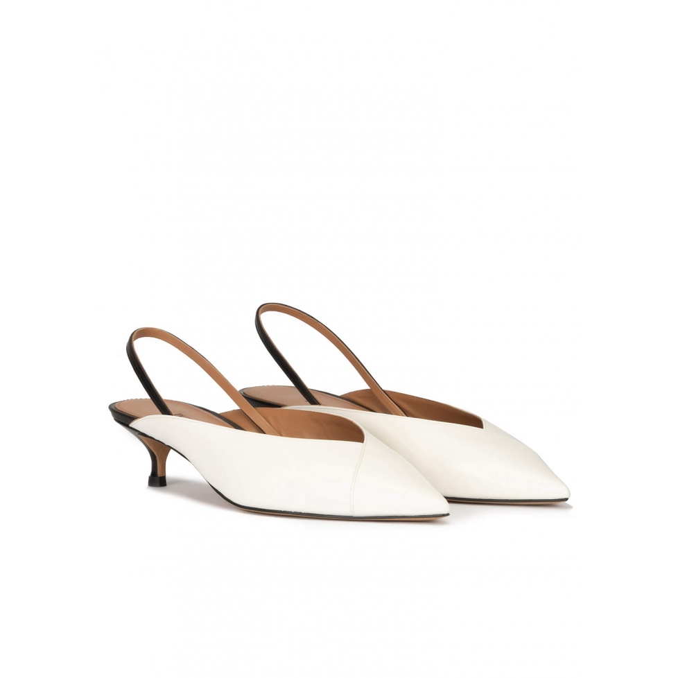 pura lópez Kitten heels destalonados de punta fina en piel color blanco roto ÚLTIMAS EDICIONES