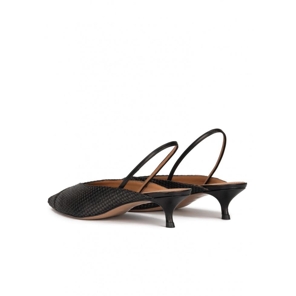pura lópez Zapatos bajos destalonados de punta fina en rafia color negro Últimos 2 días
