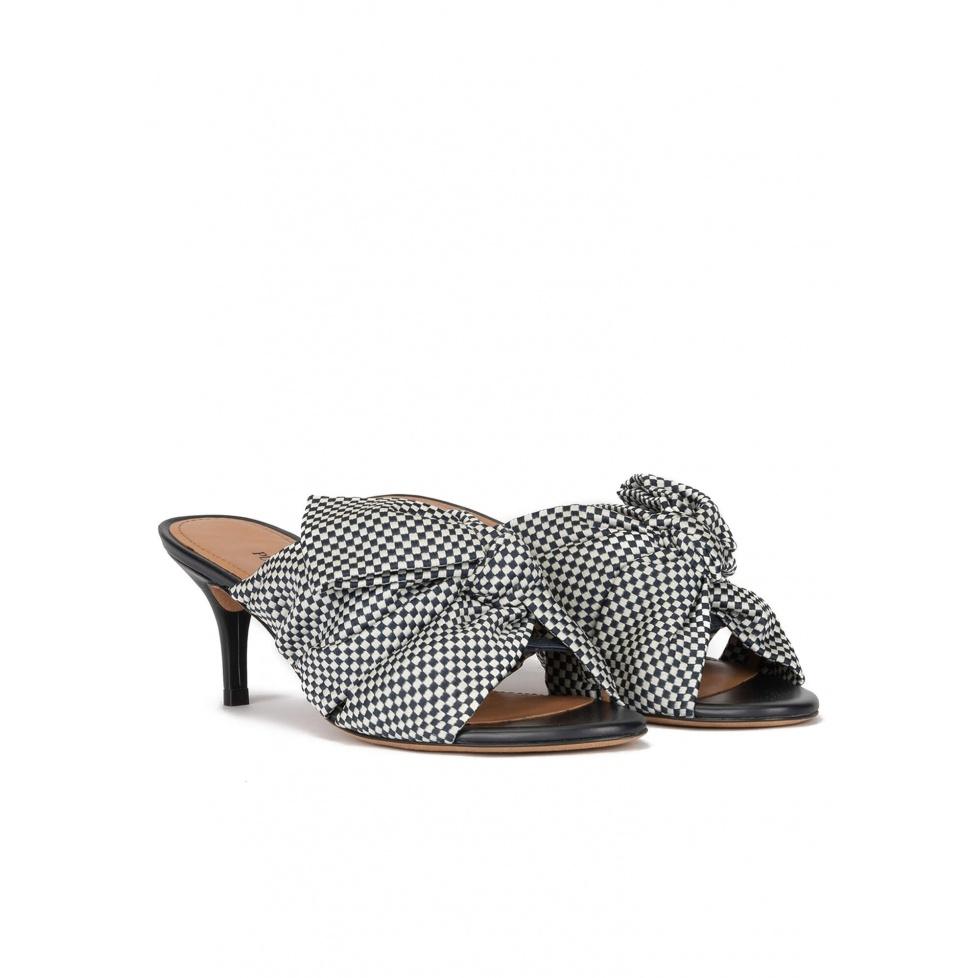 pura lópez Mules de tacón medio en tejido a cuadros azul y blanco Descuento por venta flash