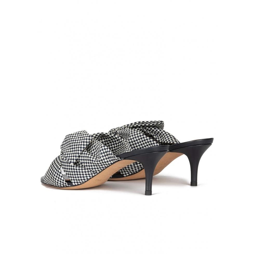 pura lópez Mules de tacón medio en tejido a cuadros azul y blanco Descuento por venta flash