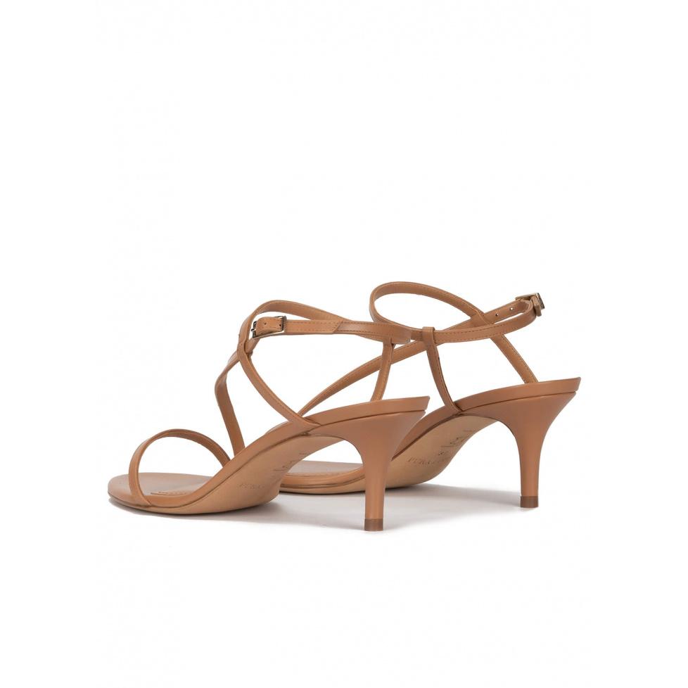 pura lópez Sandalias de tacón medio en piel camel Precio ultrabajo