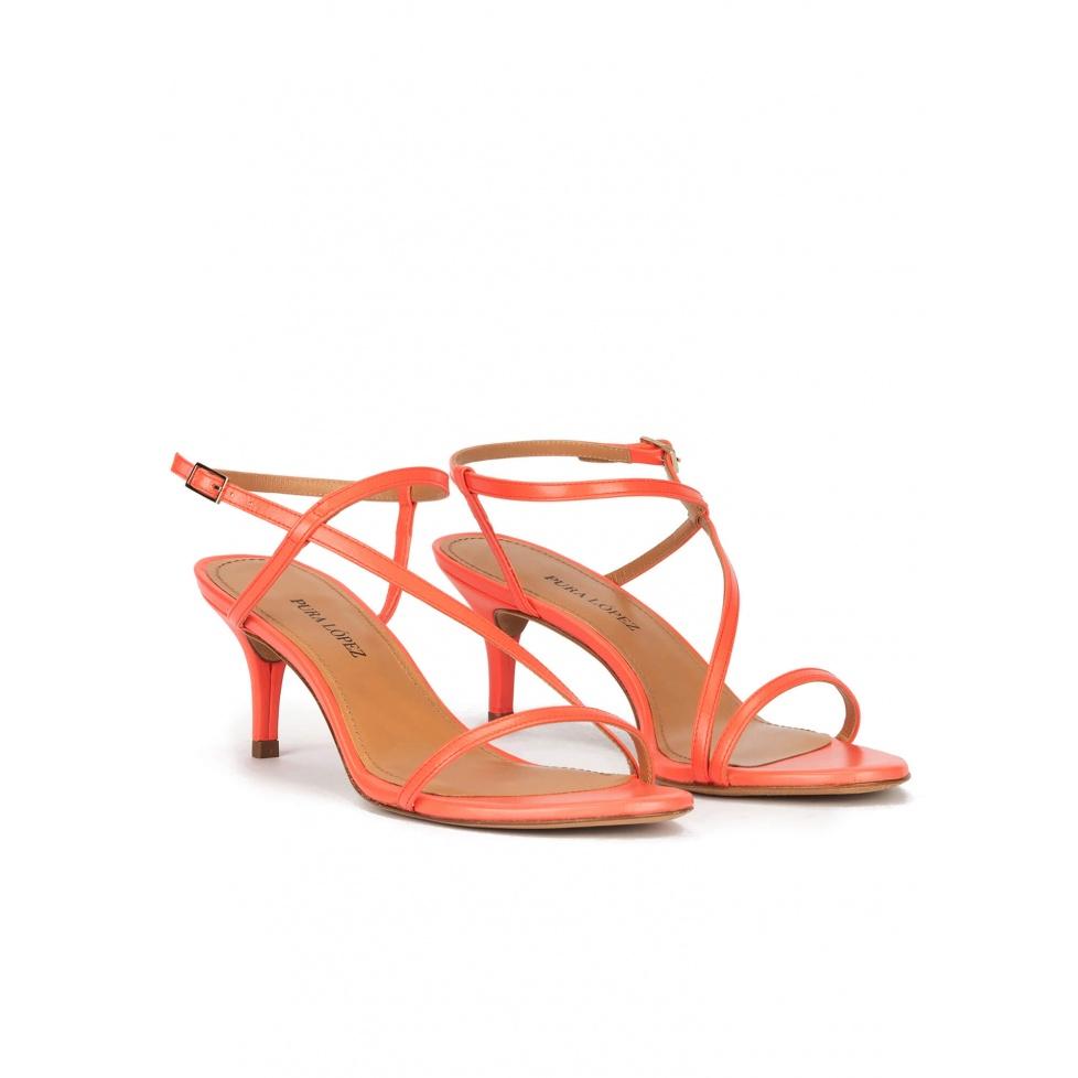 pura lópez Sandalias de tacón medio con diseño de tiras en piel coral En línea