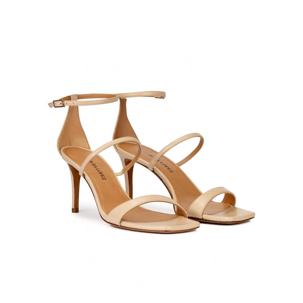 pura lópez Sandalias de puntera cuadrada y tacón medio en piel beige Venta caliente