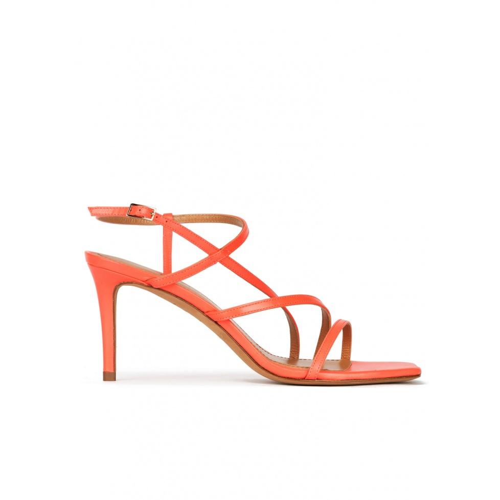 pura lópez Sandalias de punta cuadrada y tacón fino en piel rosa coral