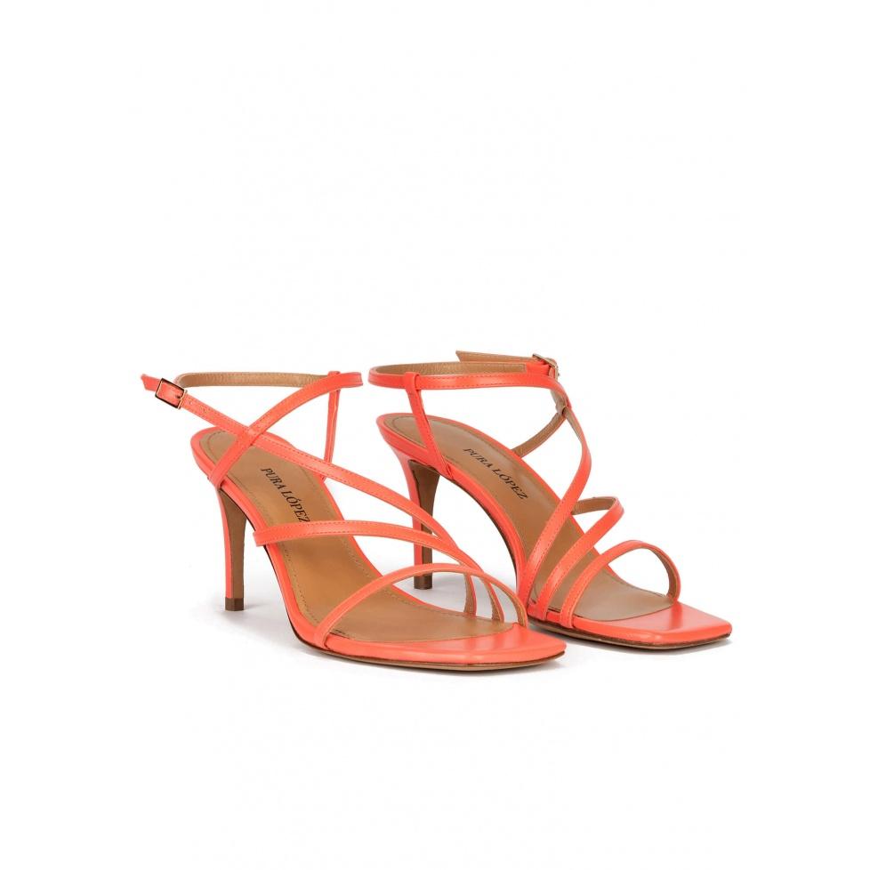 pura lópez Sandalias de punta cuadrada y tacón fino en piel rosa coral Ventas relámpago