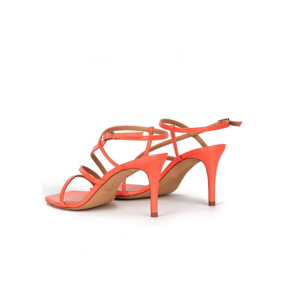 pura lópez Sandalias de punta cuadrada y tacón fino en piel rosa coral Ventas relámpago
