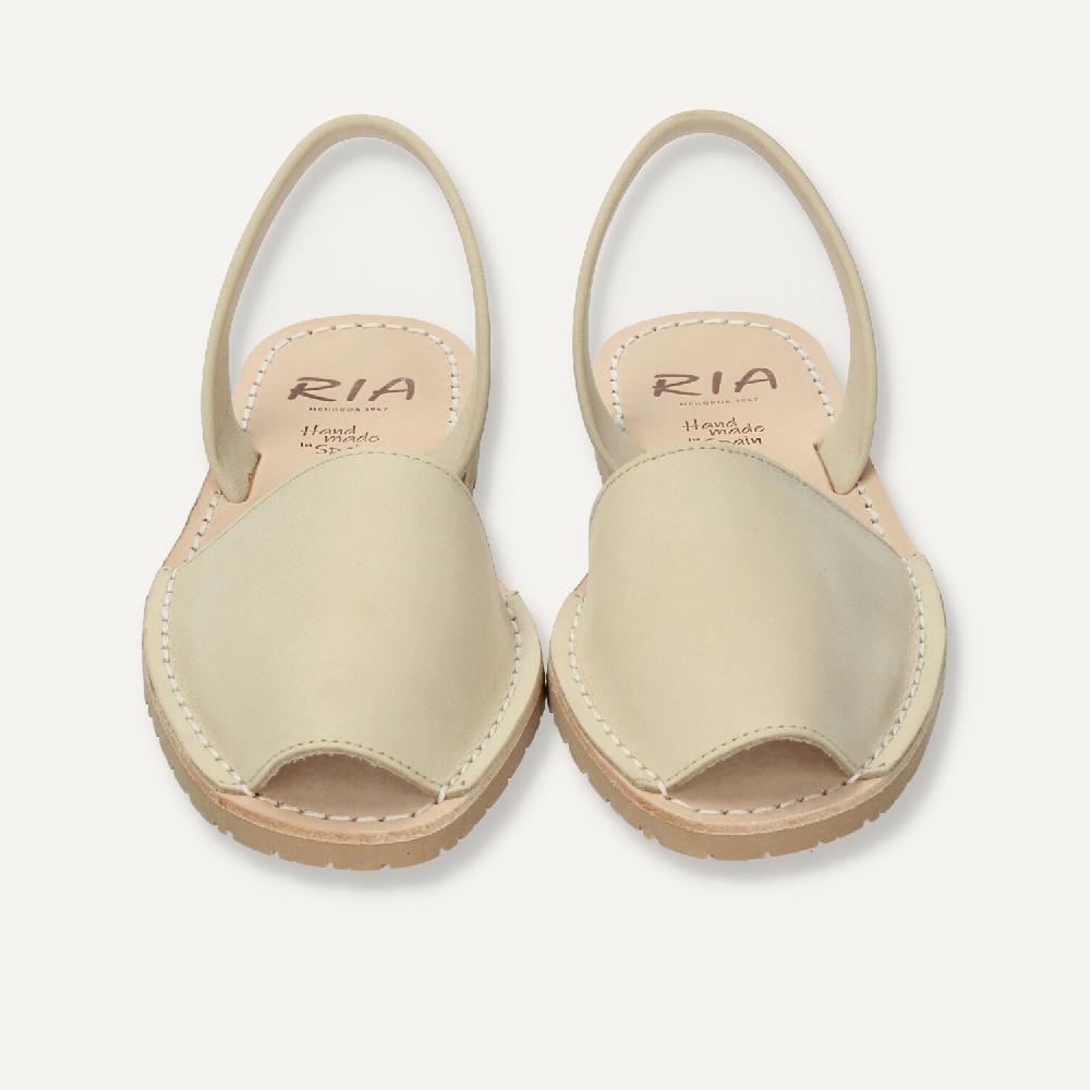 Ria Menorca Menorquina mujer Menorca Beige Ahorra y exporta