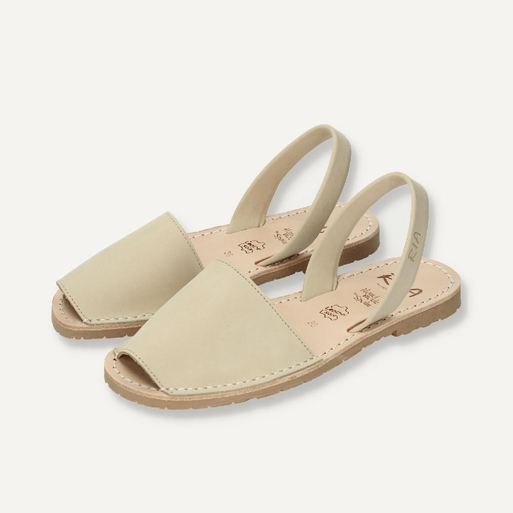 Ria Menorca Menorquina mujer Menorca Beige Ahorra y exporta