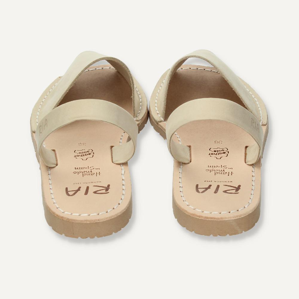 Ria Menorca Menorquina mujer Menorca Beige Ahorra y exporta
