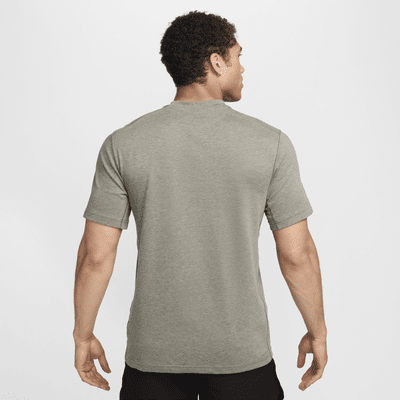 Nike Nike Primary SwooshCamiseta Dri-FIT versátil de manga corta - Hombre Descuentos del mes