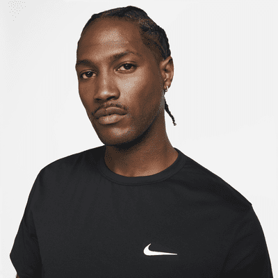 Nike Nike HyverseCamiseta de manga corta Dri-FIT versátil con protección UV - Hombre Liquidación