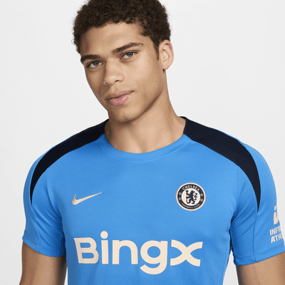 Nike Chelsea FC StrikeCamiseta de fútbol de manga corta de tejido Knit Nike Dri-FIT - Hombre Solo hoy