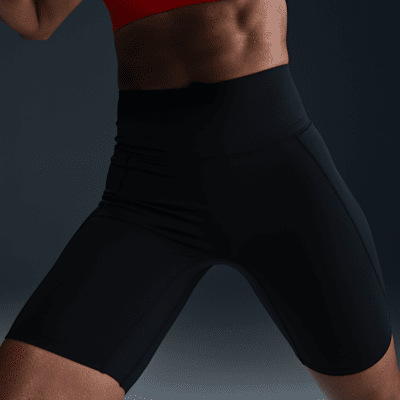 Nike Nike UniversaPantalón corto de talle alto y sujeción media de 20 cm con bolsillos de ciclismo - Mujer Libre de impuestos