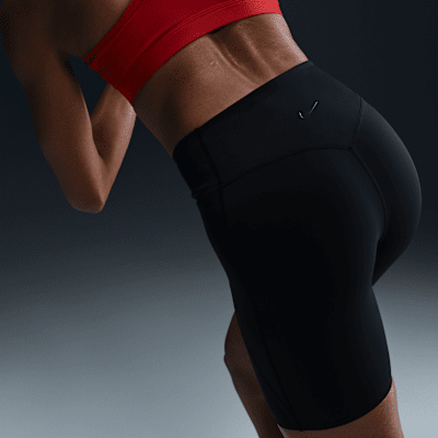 Nike Nike UniversaPantalón corto de talle alto y sujeción media de 20 cm con bolsillos de ciclismo - Mujer Libre de impuestos