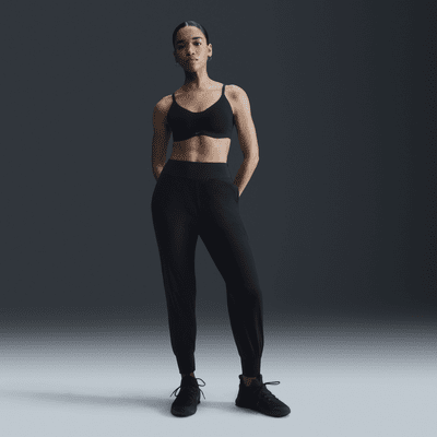 Nike Nike Alate MinimalistSujetador deportivo convertible de sujeción ligera con almohadilla - Mujer Última moda