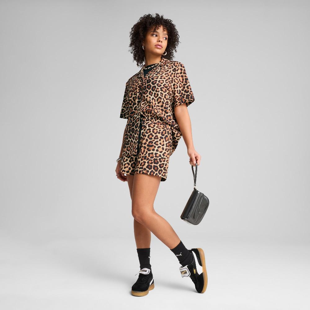 Puma Camiseta holgada tejida con estampado integral LEO LUXE para mujer Descuento por venta flash